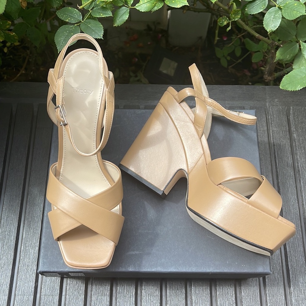 Theory - Platform Wedge Sandal in Leather - Dark Nude Size: 10